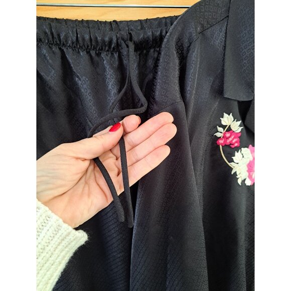 Natori Women's NEW Embroidered Black 2Piece Pajama Set Size L Silky New Tag Gift - Picture 5 of 10